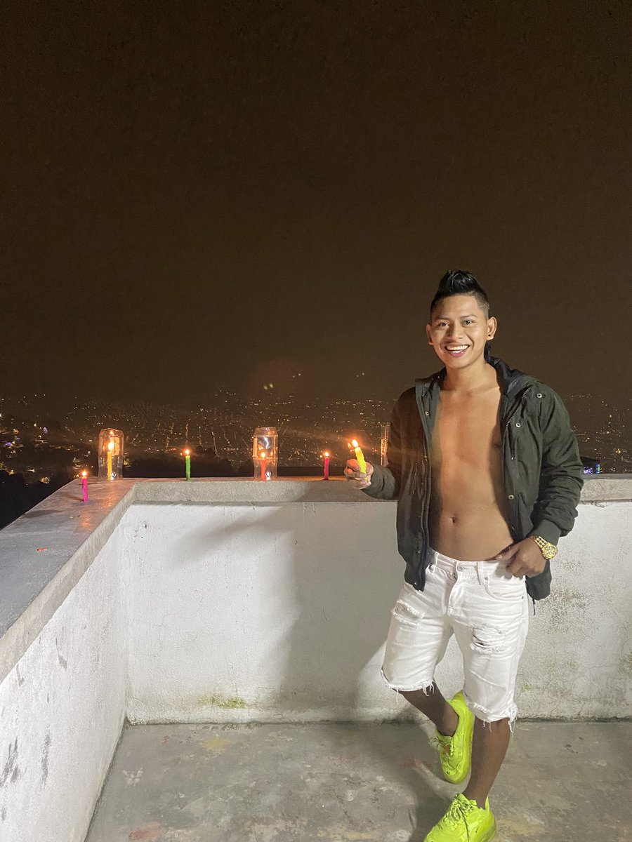 Yair_Nicky's tweet photo. ❤️📸 #dia de 🥵 #velitas si me #soplas 😈 #este #velon 🔥🕯️🎄 #welcome @EventosGayMed    @Yair_Nicky 😈🥵🔥🔥🔥 https://t.co/lcwHiQdV2P
