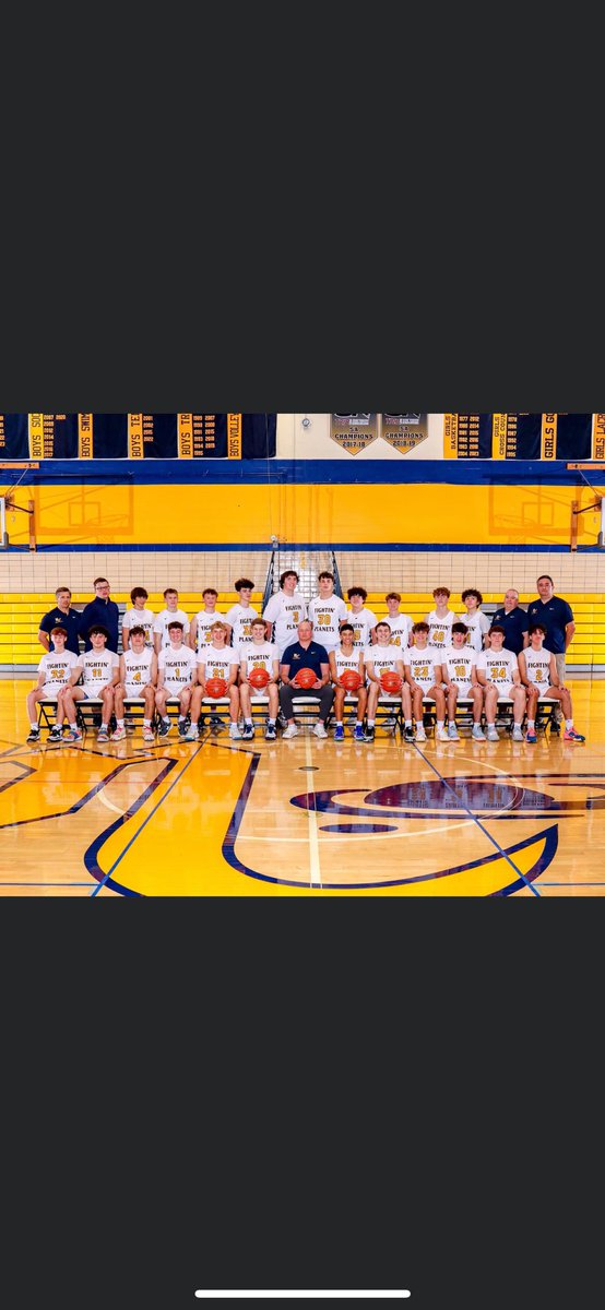 oofoof8's tweet photo. @aunicampbell @Sean_Franklin_ @derek_petcash @NickSantoro26 @alexvidic13 @HaydenReisinger @_remiblack @drewnavetta @ryanceh1 @blakeyates_2 @austenwrob0 @IanZukowski @bendetisch1 @CoachRobCarmody @MarsHS_Hoops Gameday #BeatPlum πππͺπͺ https://t.co/ynUE5bkqWL