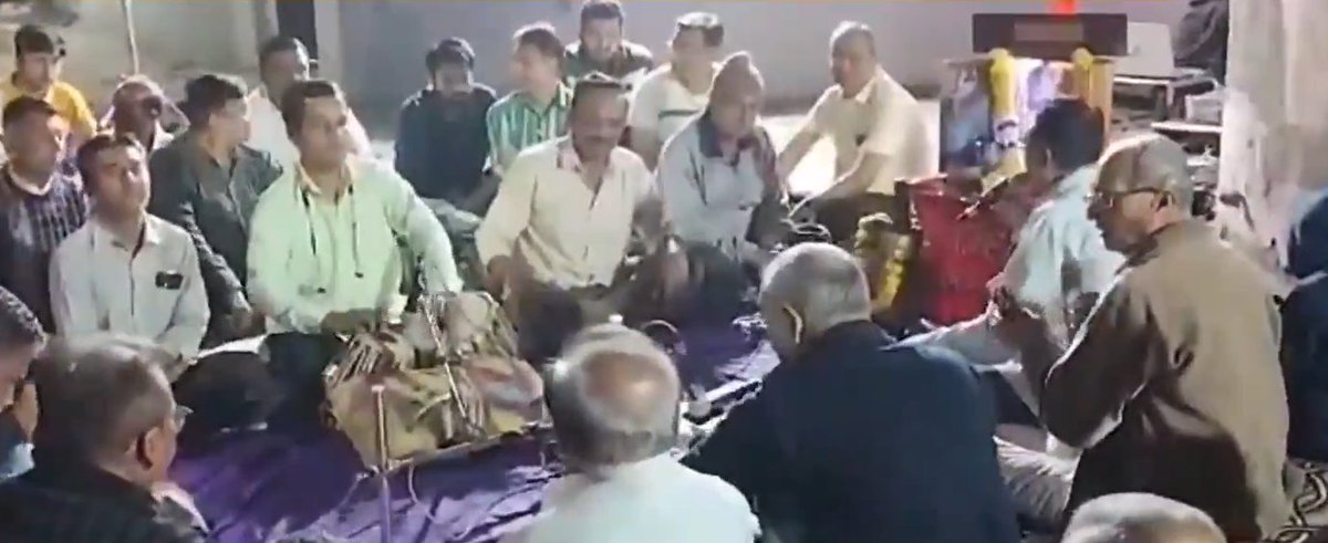 Local Hindus play Ram Dhun protesting sale of house to Muslim in Bhavnagar