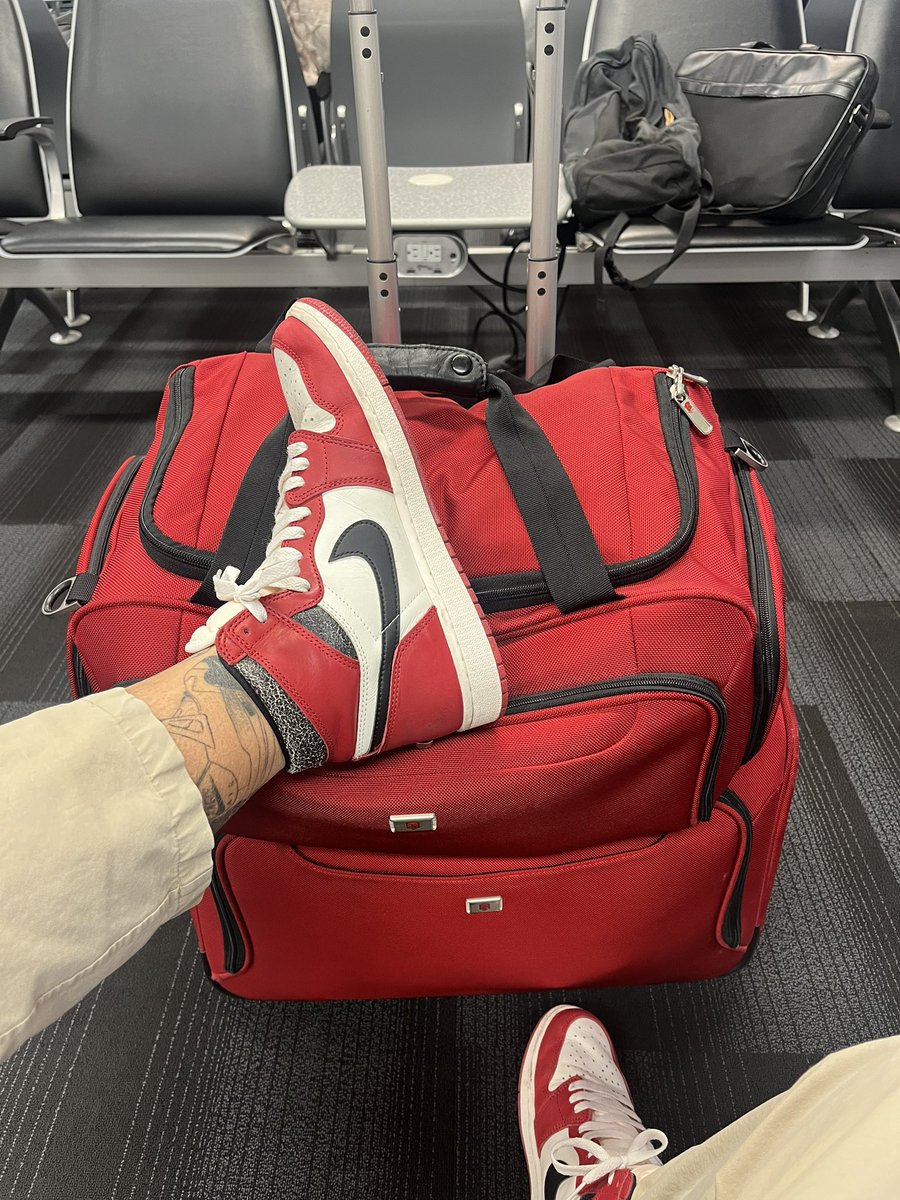 brauchie's tweet photo. Tul ✈️ NYC 🎄 https://t.co/rY8eY9Cfud