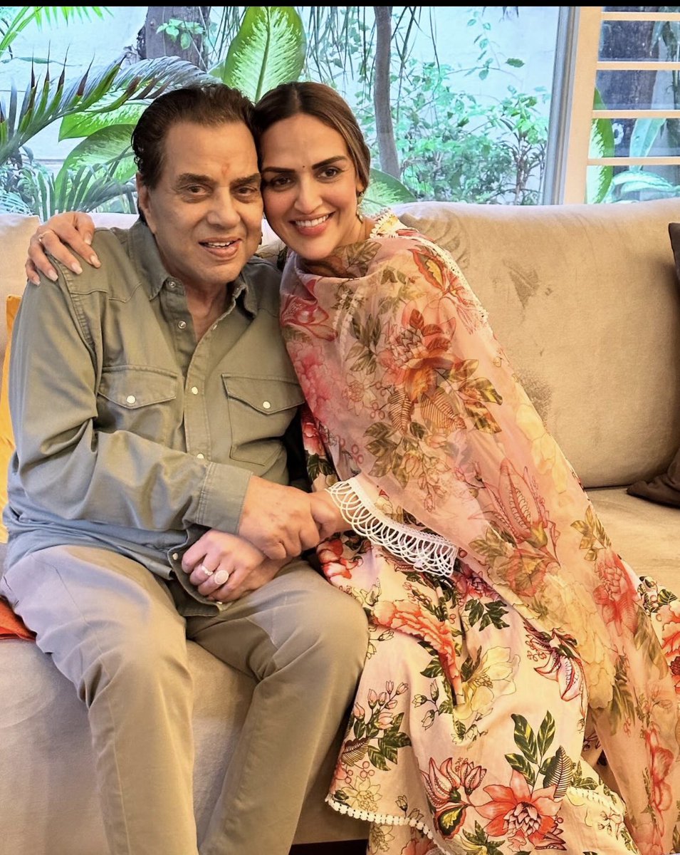 Team Esha Deol tweet media