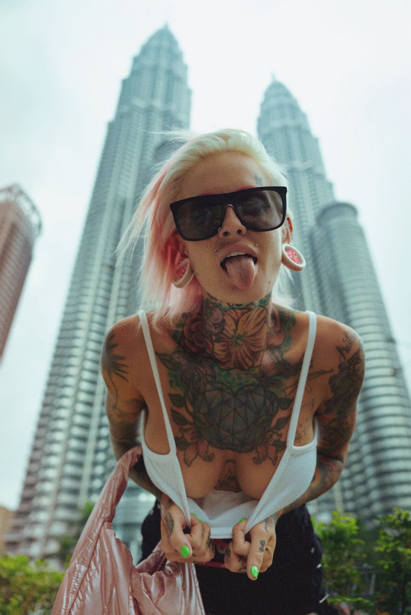 bantikboy's tweet photo. Petronas Twin Tower 🖤 https://t.co/DZH987hhgr