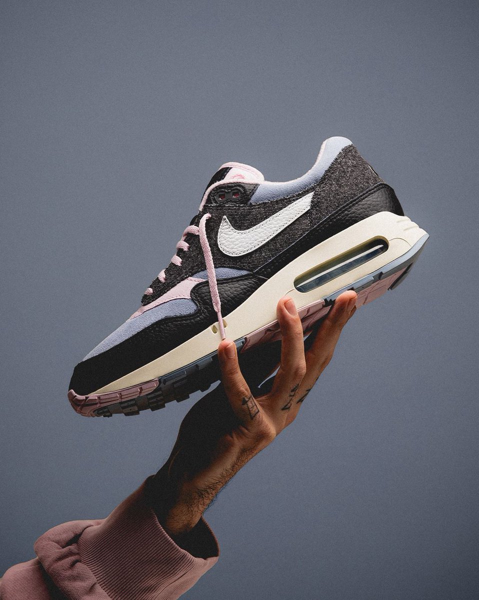 thedropdate's tweet image. Another textural delight the Nike Air Max 1 '86 'BLACK DENIM' is AVAILABLE NOW! 

You can find out where to buy via link 🔗 dropd.at/bo24Nz

📸: @asphaltgold

#nike #airmax #am1 #thedropdate