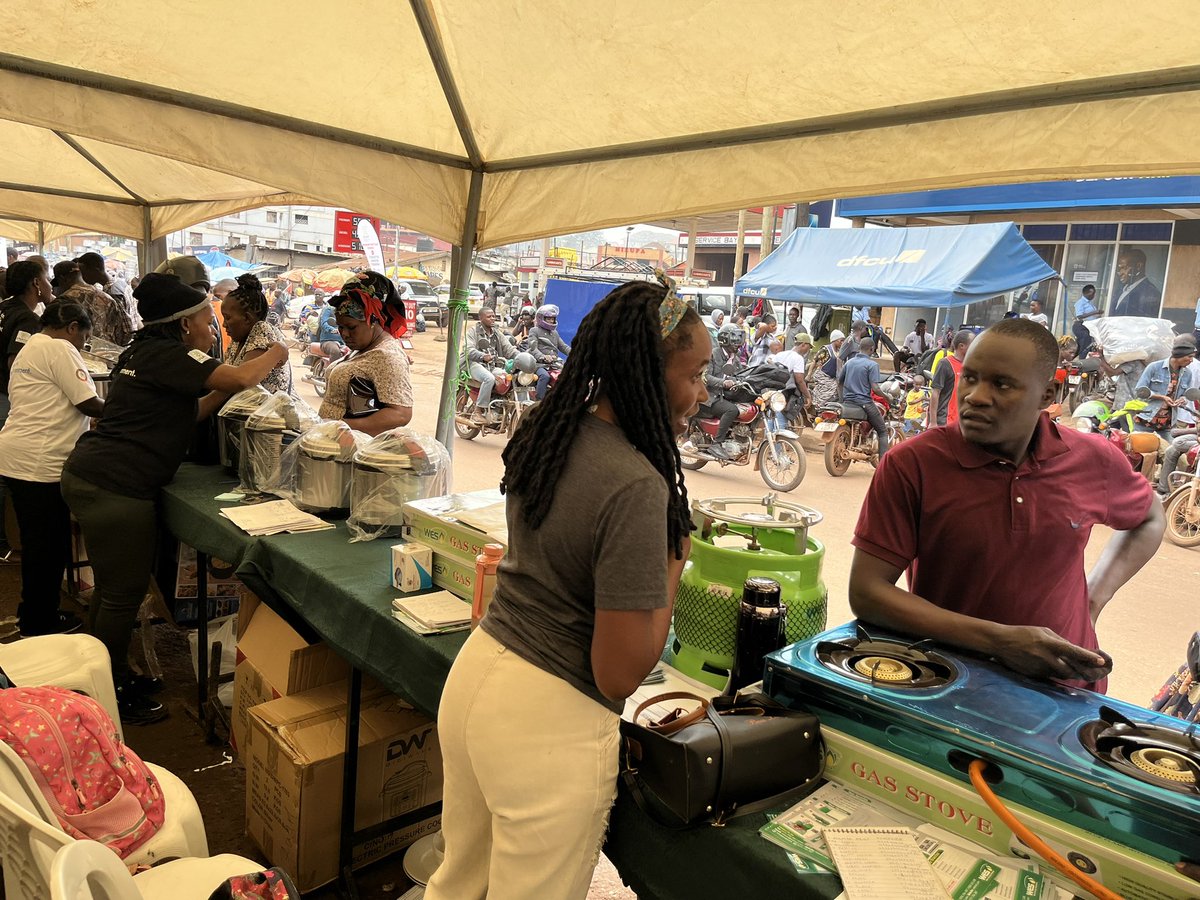 ZKakungulu's tweet image. Limited awareness of clean cooking solutions is one of the reasons p’ple stick 2 charcoal and firewood. Today is day 2 of clean cooking exhibition downtown Kampala  by @FAOUganda &amp;amp;@unacc4 to showcase clean cooking solutions ##CookClean. #SaveLives, #SaveEnvironment @JayAkumu