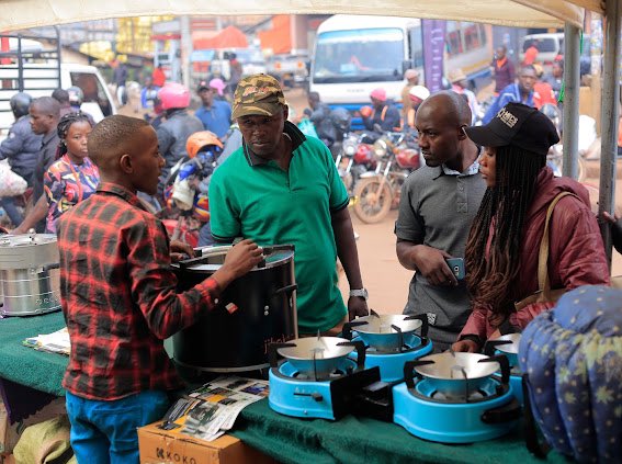 ZKakungulu's tweet image. Limited awareness of clean cooking solutions is one of the reasons p’ple stick 2 charcoal and firewood. Today is day 2 of clean cooking exhibition downtown Kampala  by @FAOUganda &amp;amp;@unacc4 to showcase clean cooking solutions ##CookClean. #SaveLives, #SaveEnvironment @JayAkumu