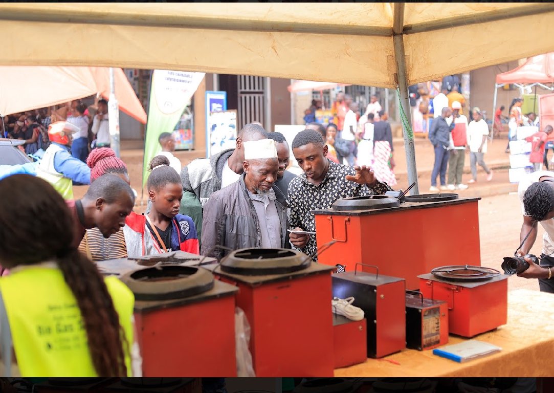 ZKakungulu's tweet image. Limited awareness of clean cooking solutions is one of the reasons p’ple stick 2 charcoal and firewood. Today is day 2 of clean cooking exhibition downtown Kampala  by @FAOUganda &amp;amp;@unacc4 to showcase clean cooking solutions ##CookClean. #SaveLives, #SaveEnvironment @JayAkumu