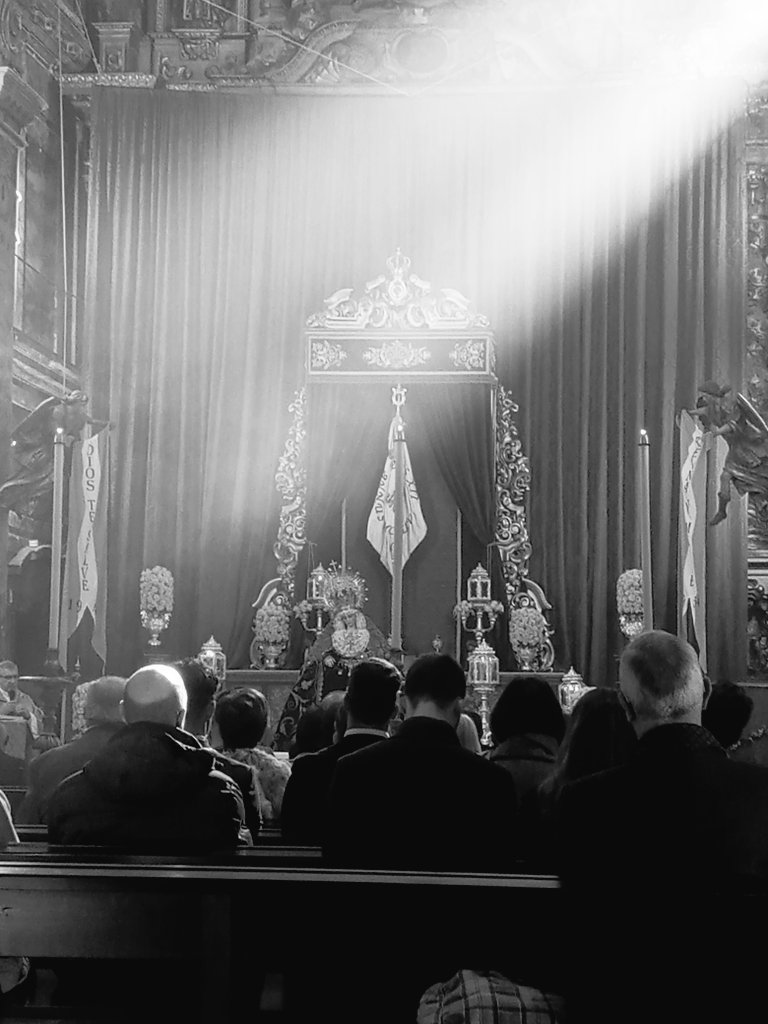 Emperatriz de Cielos y Tierra.
<a href="/LaCenaSevilla/">Hermandad de la Sagrada Cena</a> 
Stma Virgen del Subterráneo.