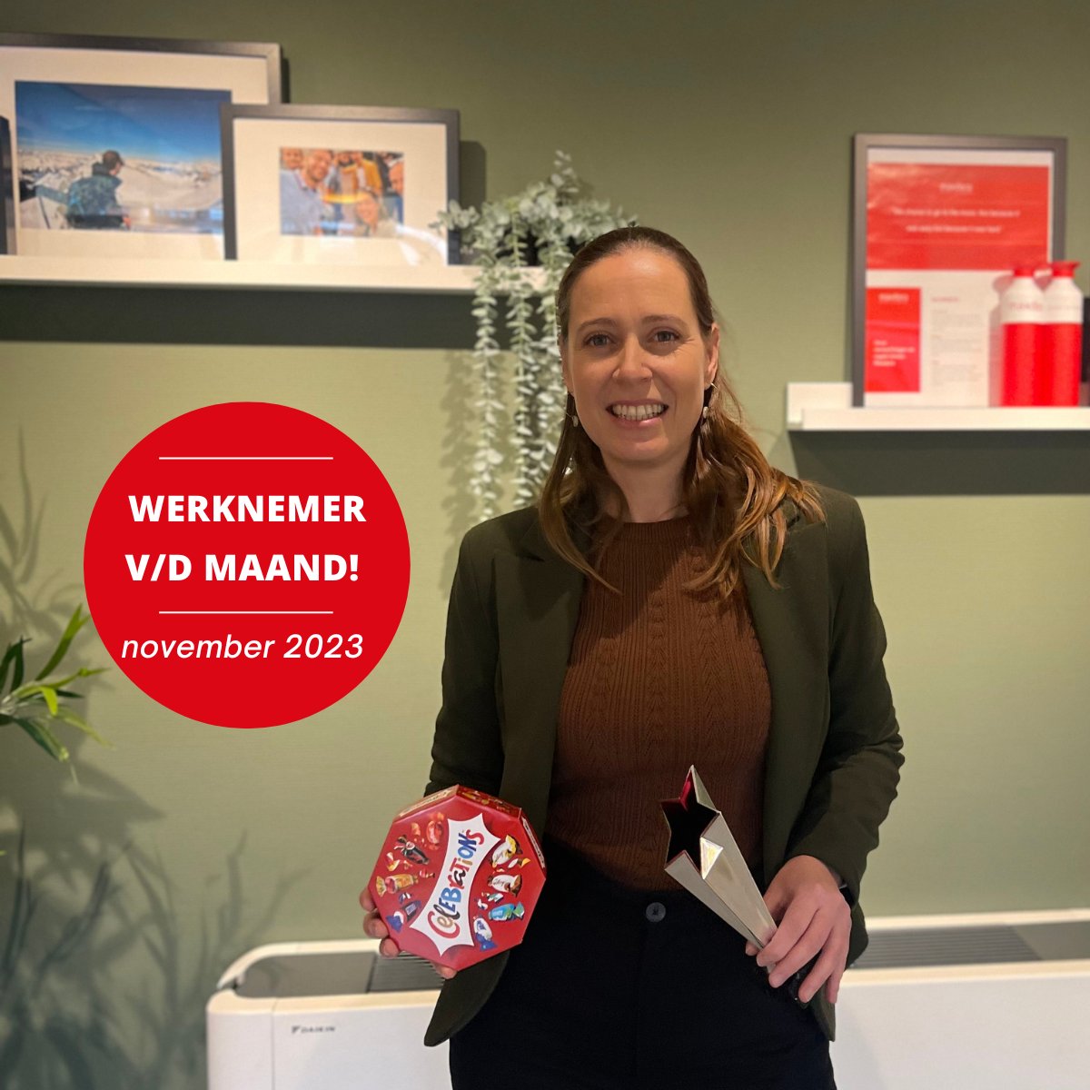 Maxdoro's tweet photo. 🏆 Medewerker van de maand november! 🏆

Afgelopen dinsdag was het een eer om de wisseltrofee te overhandigen aan Marieke Arendsen. 
Van harte gefeliciteerd, Marieke!

Ook werken bij Maxdoro? Check onze vacatures: https://t.co/R6fQDdQaPK

#Medewerkervandemaand #Maxdoro https://t.co/Tu1UoYqHRK