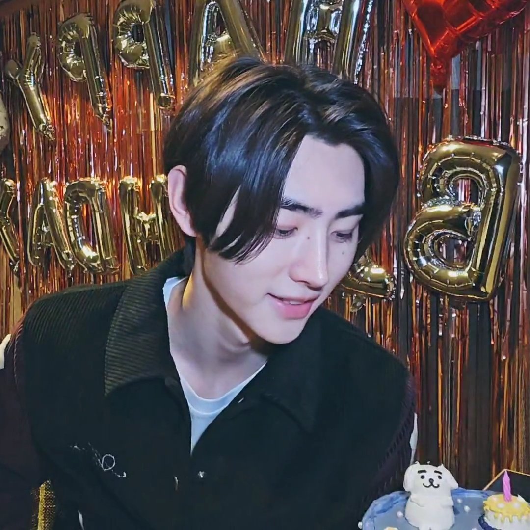 archiveofhoon's tweet photo. our pretty birthday boy 🥺 https://t.co/TkvyKOKs5q
