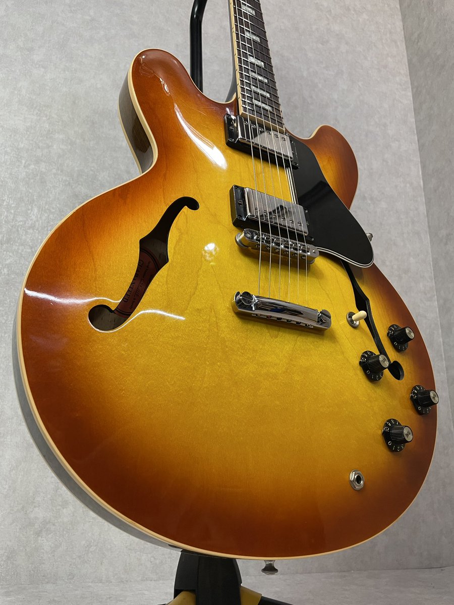 OtaichiGakki's tweet image. これは❗️ミスター335‼️

Larry Carlton Signature ES-335

2005年製はメンフィスメイドのカスタムショップ製✨
この辺りのデヴィジョンの関係が少しややこしい😇ギリ山野期になりますね☺️

これが芳醇な😍まさにあのトーンするやんなんですねぇ😮

#Gibson #GibsonCustomShop