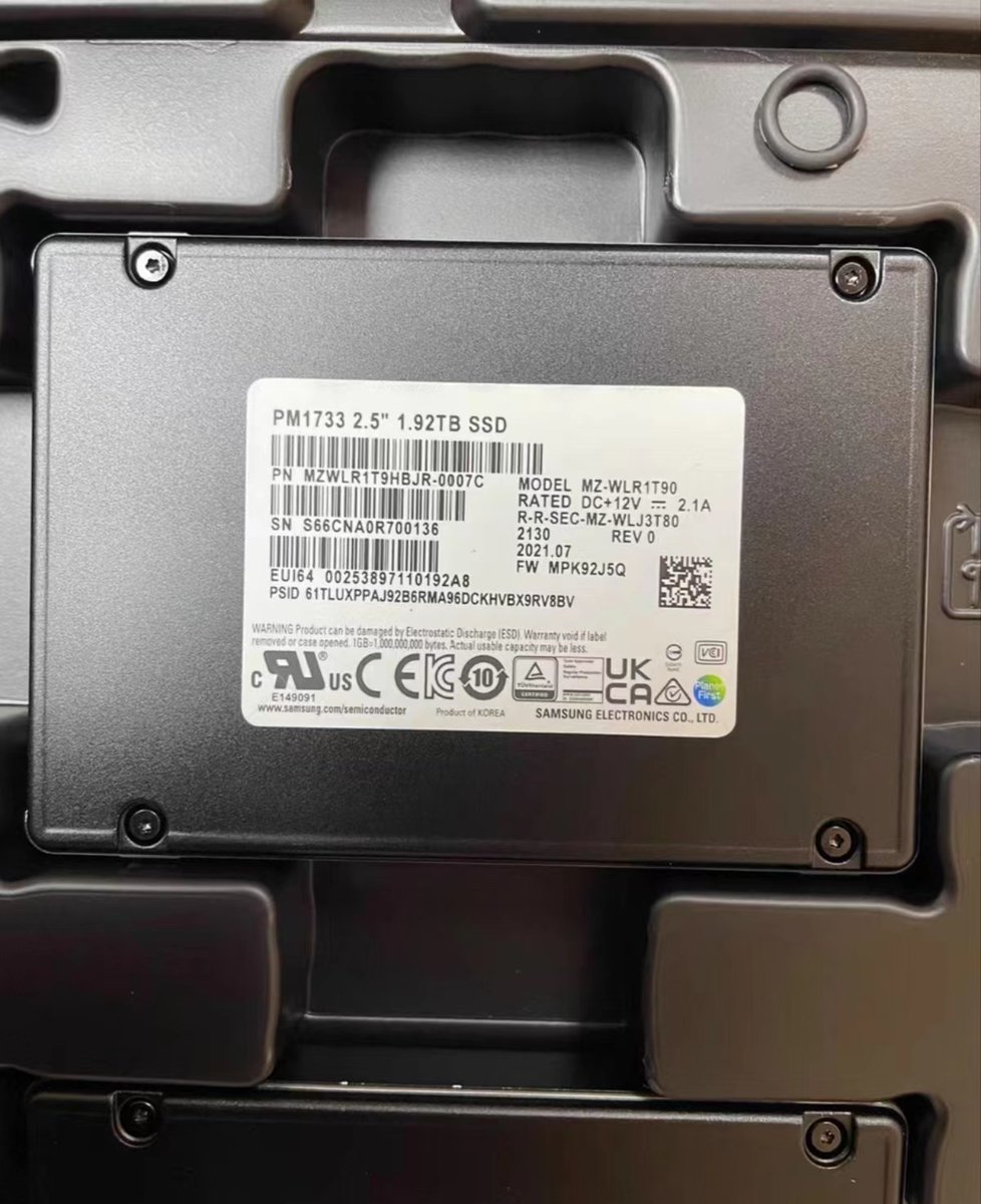 YangSophia96266's tweet image. Ready for shipping:
Samsung PM1733 MZWLJ1T9HBJR-0007C - SSD - 1.92 TB - PCIe 4.0 x4 (NVMe) Brand New. Thanks for trusting us. If there is any inquiry, pls DM me freely.

#Samsung #SamsungSSD #serverssd #EnterpriseSSD #serversolutions #serverhardware #ithardware #desktopssd