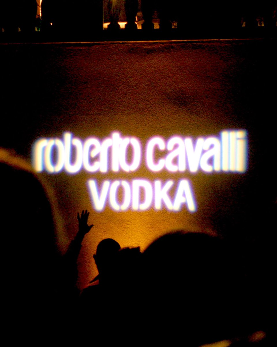 RCavalli_Vodka's tweet photo. Turn up your elegance.
#robertocavallivodka #rcavallivodka #robertocavalli #vodka #premiumvodka #italianvodka #luxury #fashion #glamour #party #style https://t.co/9cYYqOmWj4