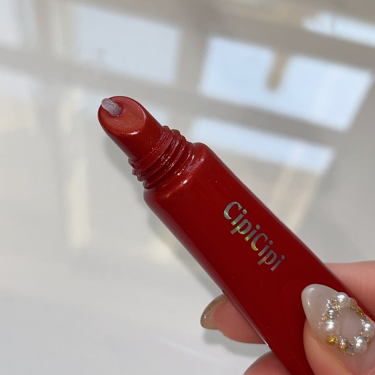 enonon122's tweet photo. CipiCipiのピリカラ、やばすぎる…乾燥で毎朝唇バキバキでどんなリップ塗ってもベロベロに皮が剥ける私でも朝メイク前に塗ったらつるんとしてマットリップが使えるようになる…プランプ効果しっかりだから縦皺もなくなるのも◎昨年限定で売り切れて買えなかったからストック買った。好きすぎるこれ。 https://t.co/SNvRKhxYnQ
