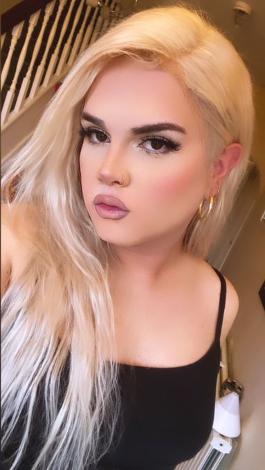 Hello babes! Having a good friday? 🥰 https://t.co/FvX8wsrTXq