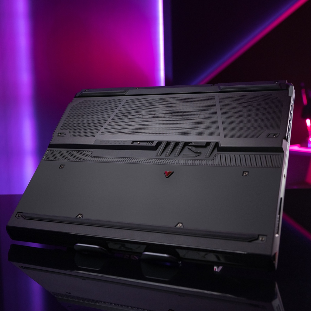 msigaming's tweet photo. Maybe you don't check the bottom of your laptop very often, but ours are really worth checking!
Here are some for you to check out, which one's your favorite, #RaiderGE #VectorGP #Cyborg or #Pulse ? 😍 Tell us below! https://t.co/yTphfrdey0