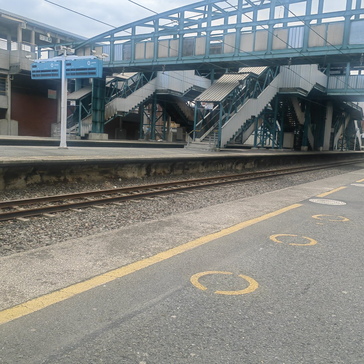 thulasindi's tweet photo. Paid my R5.50 ...lets wait for the train https://t.co/b5ihqwr5wp