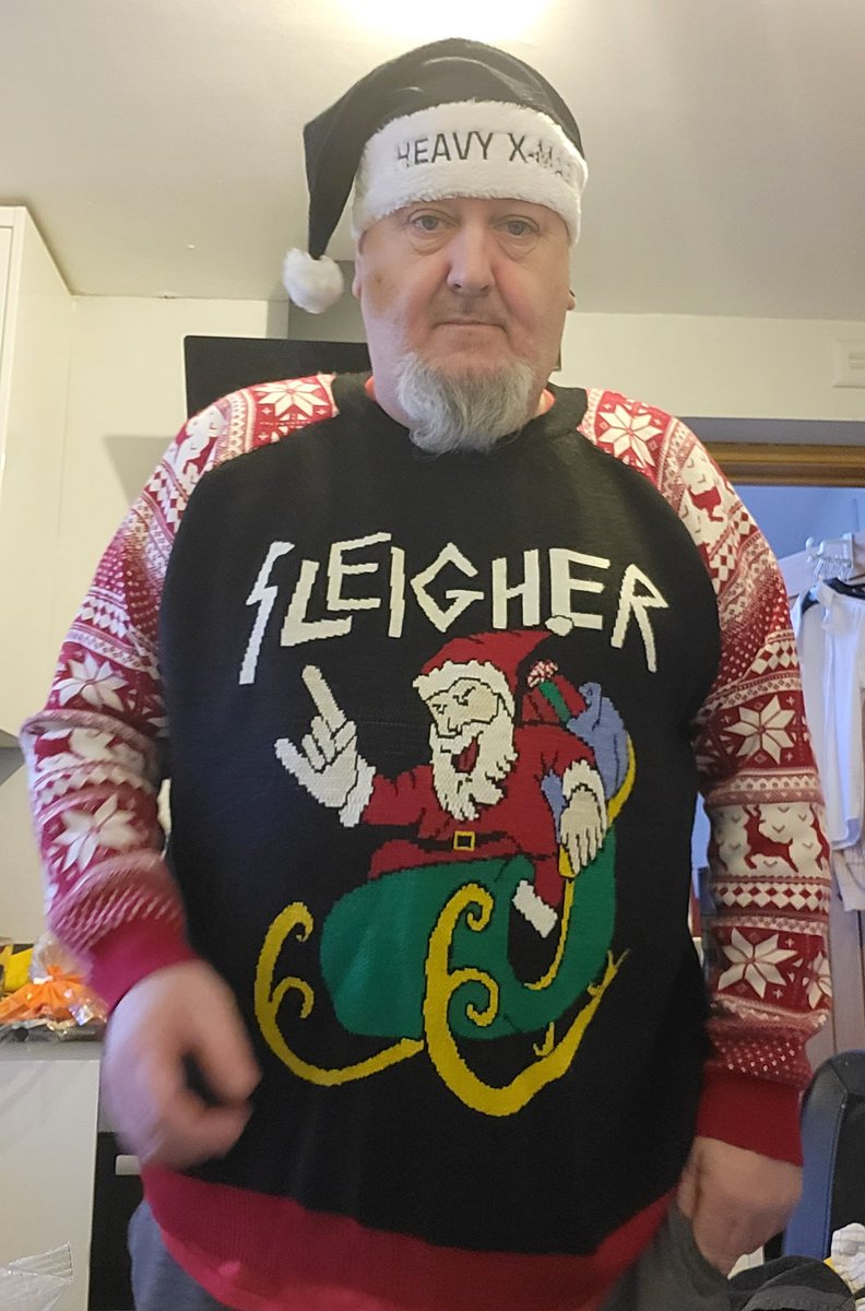Chrimbo jumper day at school . So had to embarrass the kids 🤘🤣🤘