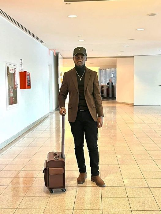 bbstvug's tweet photo. Pulezidenti wa @NUP_Ug , @HEBobiwine  asazizzaamu olugendo lwe lw’abaddeko mu ggwanga lya Bungereza asobole okubaawo mu kivvulu kya @kingsaha256  ekiriwo ekyaleero ku Hotel Africana. #BBSKawunyemu360 https://t.co/VxxYEOI2ET
