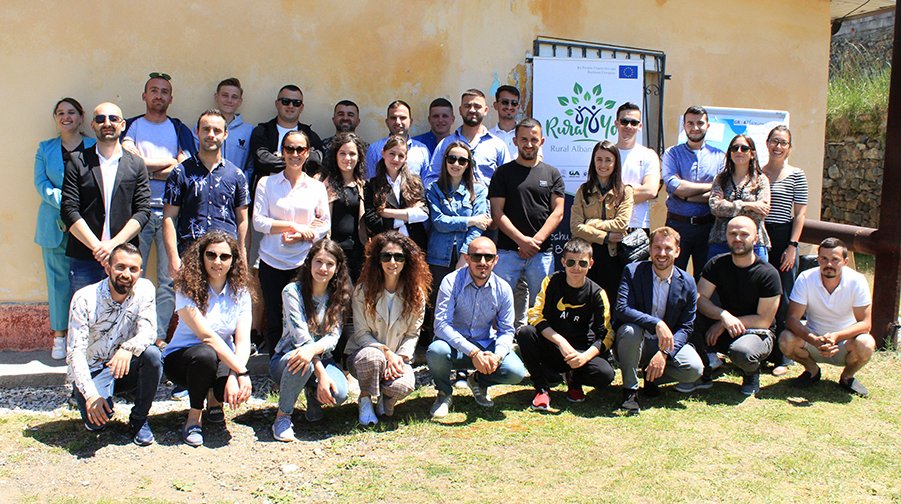 EUinAlbania's tweet photo. The EU has been a steadfast supporter of🇦🇱youth by offering opportunities for education, skill enhancement, &amp; cultural exchange through initiatives like #Erasmus, #IntervetWB, #EU4Schools, #SolidarityCorps, #RELOAD, #EU4Municipalities #RuralYou and many other programmes. 2/3 https://t.co/af8mcQZeFW
