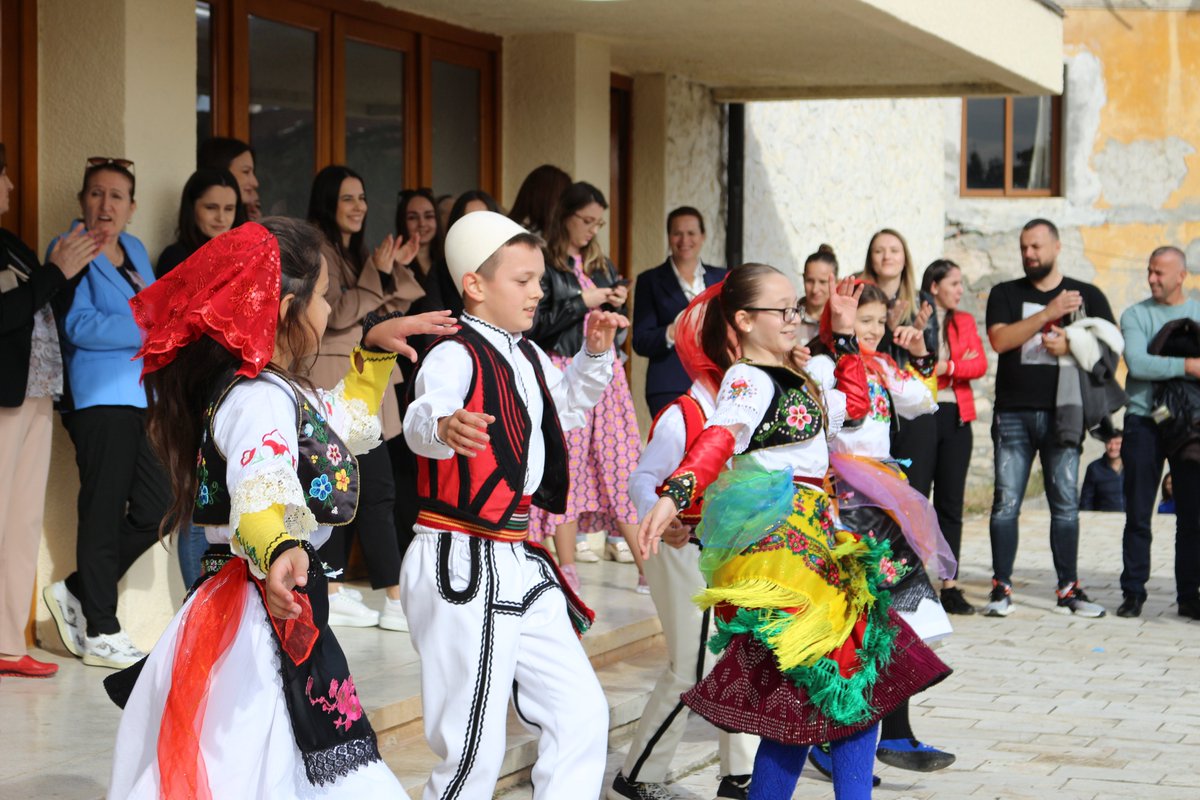 EUinAlbania's tweet photo. The EU has been a steadfast supporter of🇦🇱youth by offering opportunities for education, skill enhancement, &amp; cultural exchange through initiatives like #Erasmus, #IntervetWB, #EU4Schools, #SolidarityCorps, #RELOAD, #EU4Municipalities #RuralYou and many other programmes. 2/3 https://t.co/af8mcQZeFW