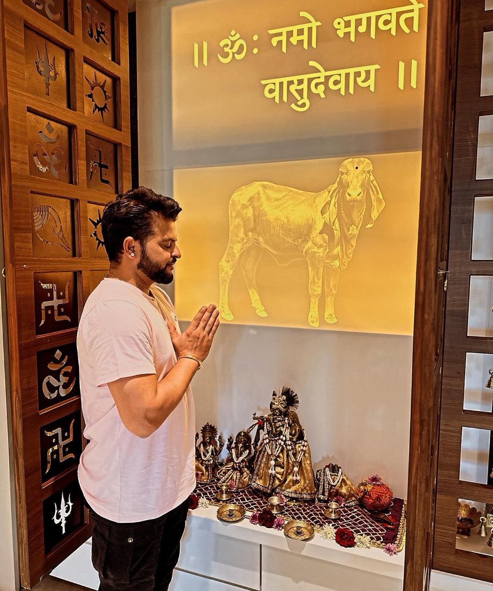 Suresh Raina praying to Lord Shri Krishna. 🕉️
