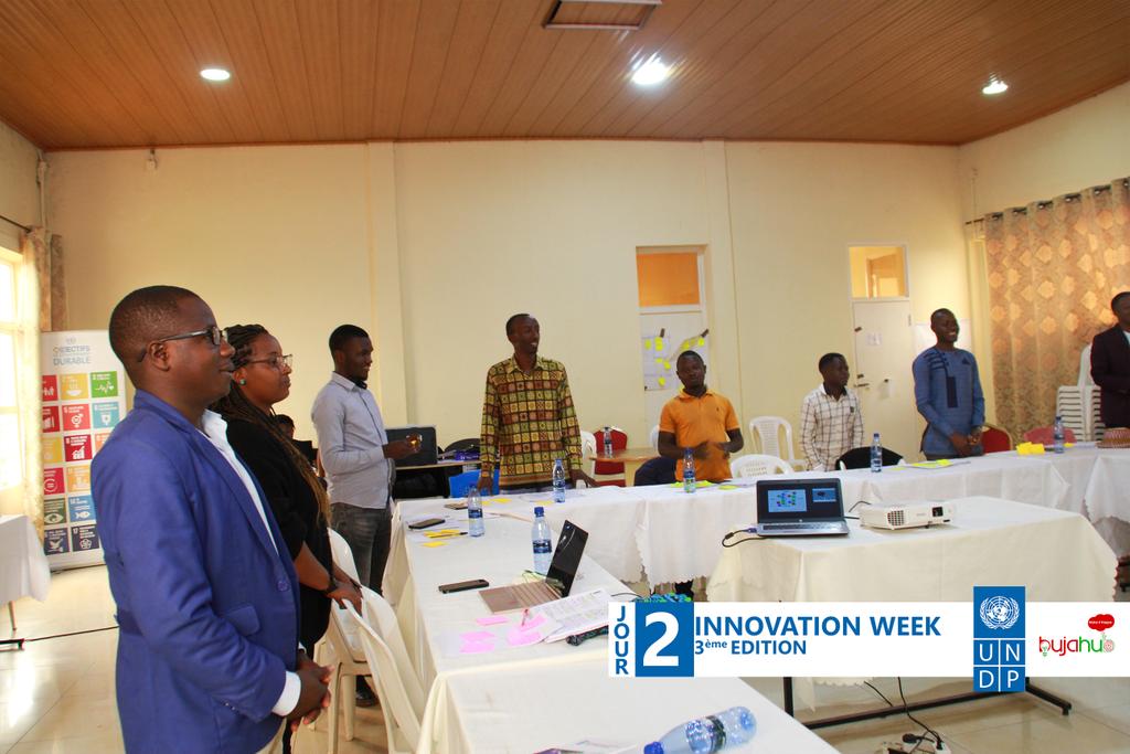 BujaHub's tweet photo. 🌟 Jr2 d'encadrement pour les 10 sélectionnés ! 🚀
Nous avons parlé de l'#AssumptionMapping, qui est une étape cruciale pour comprendre et valider les hypothèses clés. Il permet d'identifier les suppositions sur lesquelles repose le projet et de l'évaluer de manière critique. https://t.co/q71qNSPDMZ