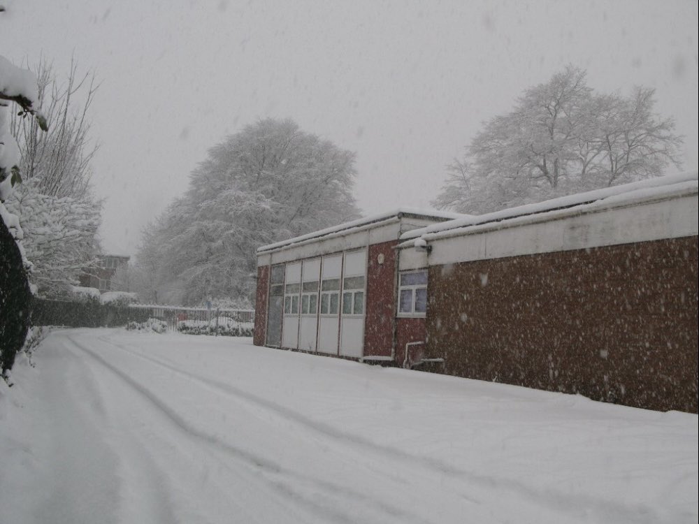 #ArchiveAdventCalendar @ARAScot today is #Snow ❄️🌨️
We don’t get an awful lot of it in Cardiff, but back in 2010 we did have a light dusting 

#whitchurchhospital