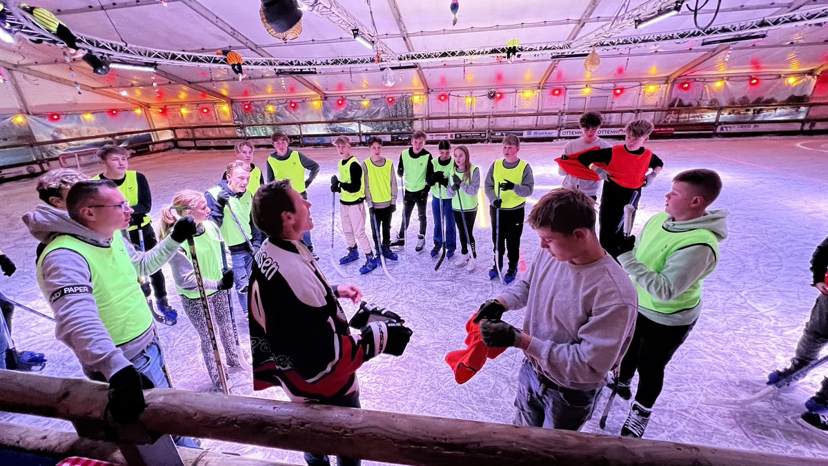 NederhorstonIce's tweet photo. Vanavond 16+ ijshockey match!
We starten om 21:30 dus zorg dat je er op tijd bent.
Van 14:30 tot 21:30 kan er vrij geschaatst worden.
https://t.co/H7FhNLyYCL
#Nederhorstdenberg #Wijdemeren https://t.co/IW8v3OyBbg
