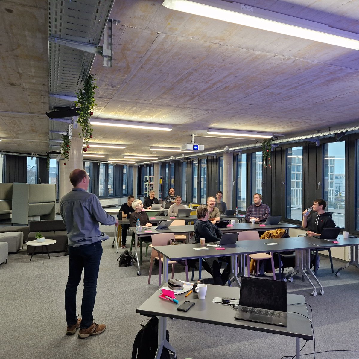 joerg_brandeis's tweet image. Die SAP CodeJam bei Brandeis Consulting in Mannheim ist gestartet. Mit Andre Fischer von der SAP haben wir einen super Referenten zum Thema RAP und ABAP Cloud. Ich freue mich auf eine spannende Veranstaltung.
#sapcodejam #ABAP_RAP @anfisc