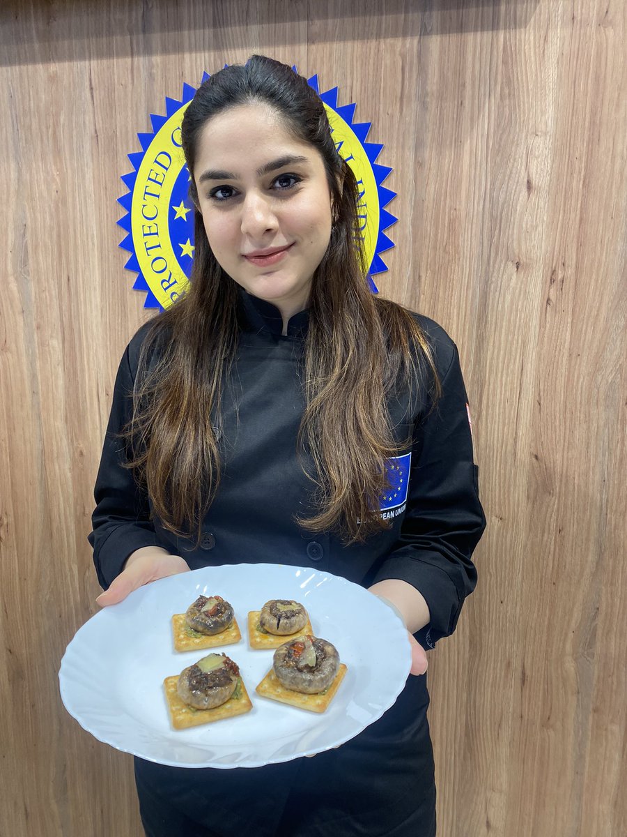 EU_in_India's tweet photo. EU meet India! 
Chef Guntas showcased her culinary skills at #SIAL using authentic European ingredients creating detectable dishes. 

Check out the cooking secrets that she shared with us. 

#SIALIndia #TasteofEurope #MoreThanFoodIndia https://t.co/KMEUWBnshK