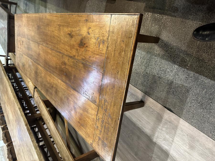 AntiqueTables1's tweet photo. Early 19th Century Cherry Dining Table 

https://t.co/SxCqJBkTI0

#cherrydiningtable #antiquediningtable #cherrytable #antique #furniture https://t.co/6YGlglcZ9B