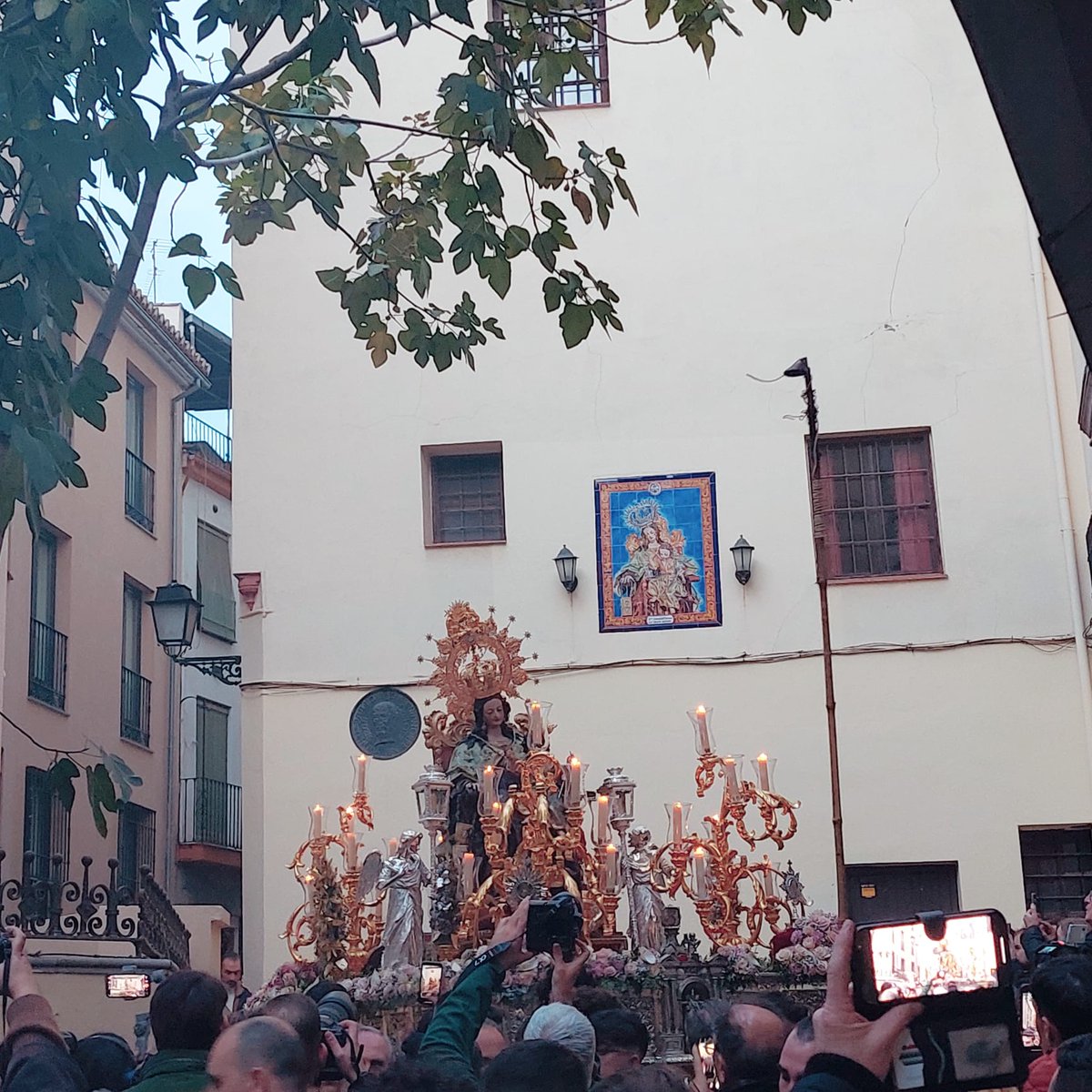 DIA 8 DE DICIEMBRE: LA GRAN MADRE REGRESA A SU CONVENTO 

Esta tarde a las 17:00 h la #GranMadre saldrá en procesión de la Santa Iglesia Catedral de regreso a su convento de MM Carmelitas AO (Carmelitas Calzadas)