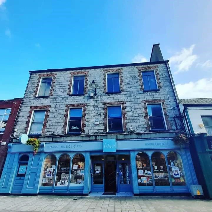 #shopsligo Liber is a local and independent award-winning bookshop in the heart of Yeats’ country. Offering all of the best-selling books along with a large back catalogue, including vinyl. Liber offer a fast and efficient special ordering service. liber.ie