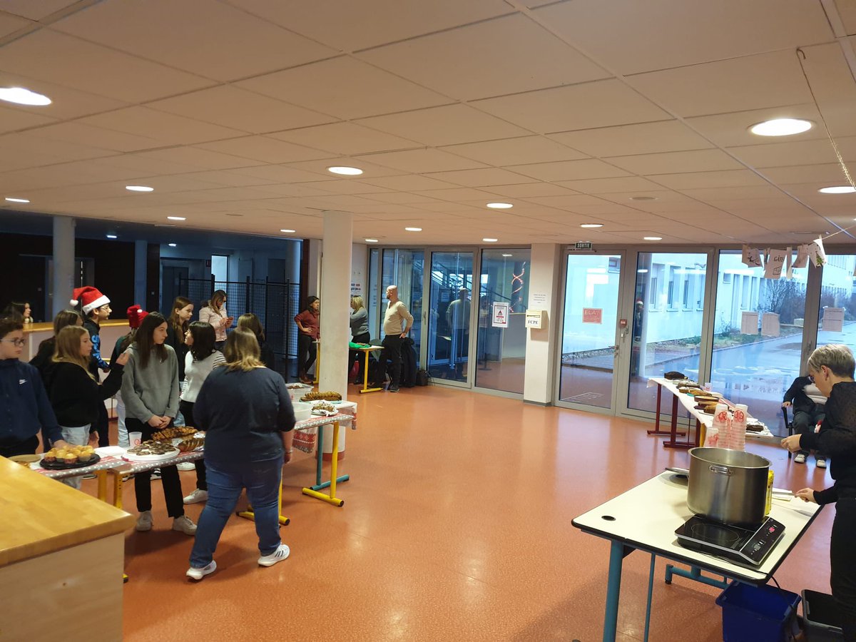 Le CVC sur la brèche pour financer ses actions et son voyage d'étude au Danemark ! Vive le bien être au collège !
<a href="/acstrasbourg/">Académie Strasbourg</a> <a href="/toutelalsace/">Toute l'Alsace</a>