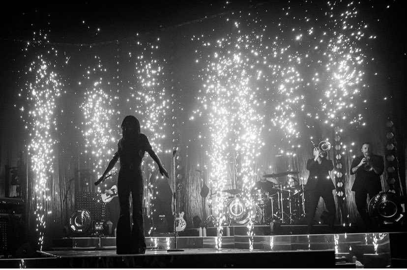 PARIS @accor_arena 18.03.2023 😍 Une soirée magique et mémorable qui restera gravée dans nos mémoires 🥰 Merci @jeniferofficiel et tes équipes ❤️ (Partie 1) 📸 : @PixelinePhoto_ / @jeniferofficiel #N9Tour