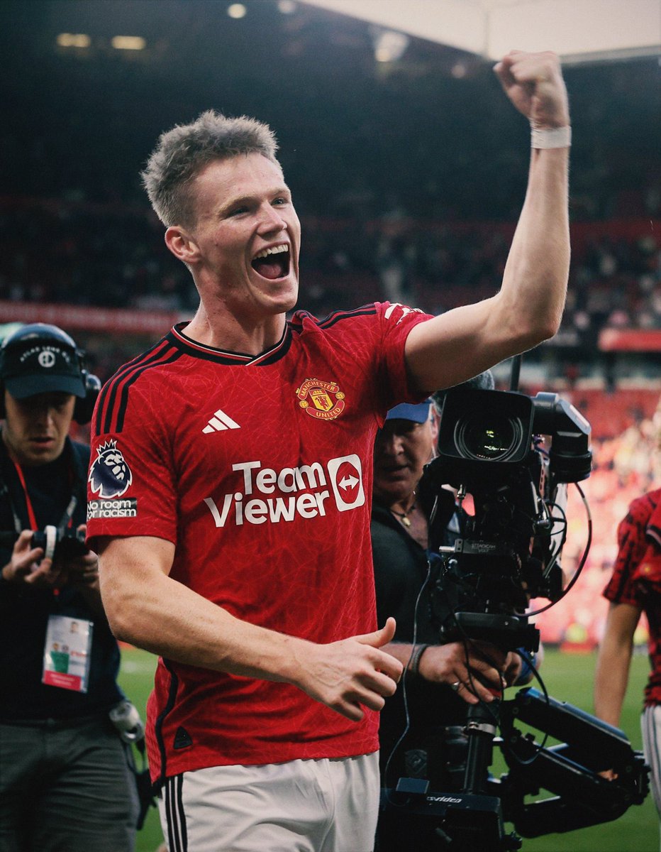 UTDTrey's tweet photo. Happy 27th  birthday to the best midfielder in World football.

Scott Mctominay AKA Chelsea's Dad. https://t.co/H4Ztr2iAbS