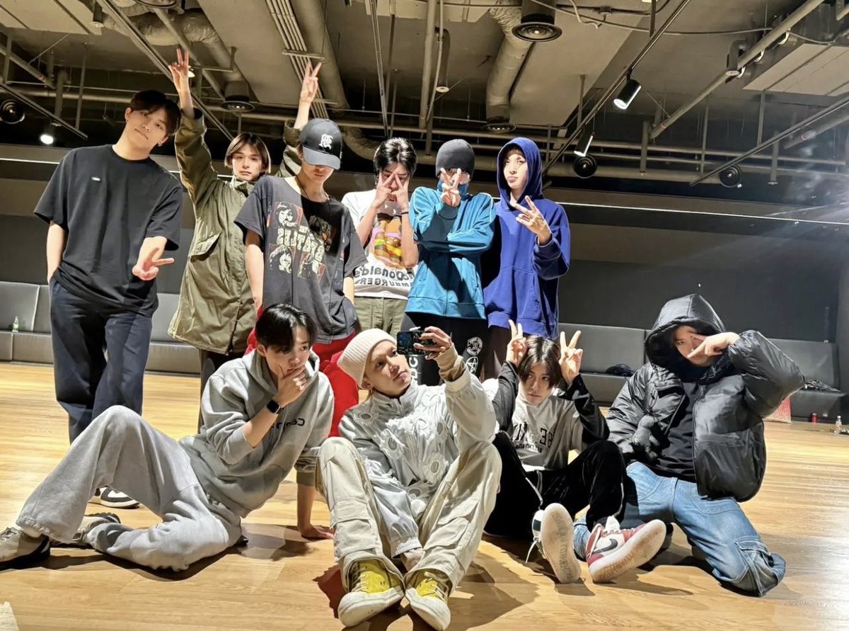 iksanpjw's tweet photo. TREASURE FOREVER #트레저 https://t.co/NeIHtlcHvF