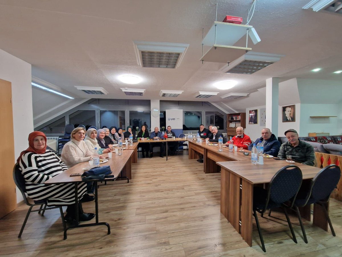 UIDBottrop's tweet image. Hayat Dava Dostlarıyla güzel. 
Bizleri Ankara Çalıştay Gezimizden sonra UID Dortmund, şubelerine davet edip tüm misafirperverlikleriyle ağırladıkları için çok teşekkür ederiz. 
İstişareler edildi ve birlikte yürüyeceğimiz yollara yön verildi.