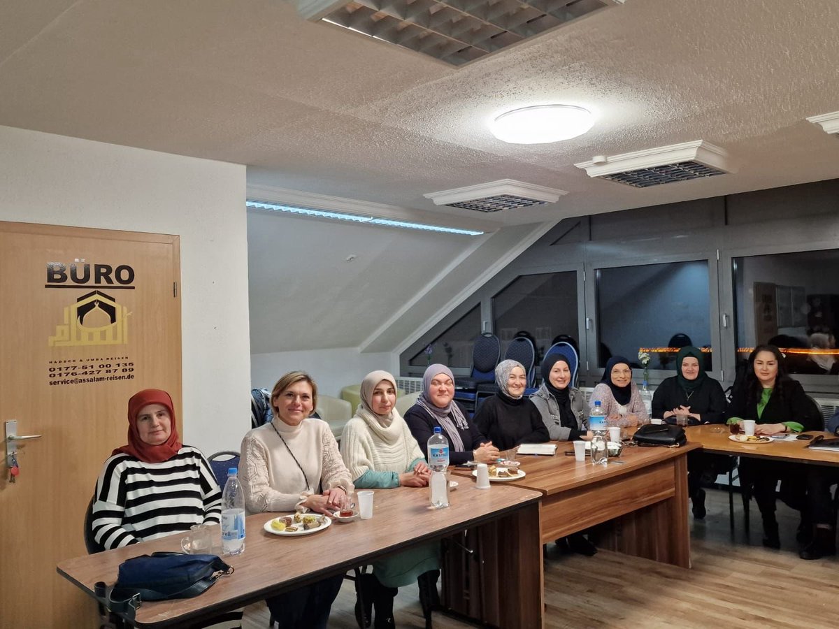 UIDBottrop's tweet image. Hayat Dava Dostlarıyla güzel. 
Bizleri Ankara Çalıştay Gezimizden sonra UID Dortmund, şubelerine davet edip tüm misafirperverlikleriyle ağırladıkları için çok teşekkür ederiz. 
İstişareler edildi ve birlikte yürüyeceğimiz yollara yön verildi.