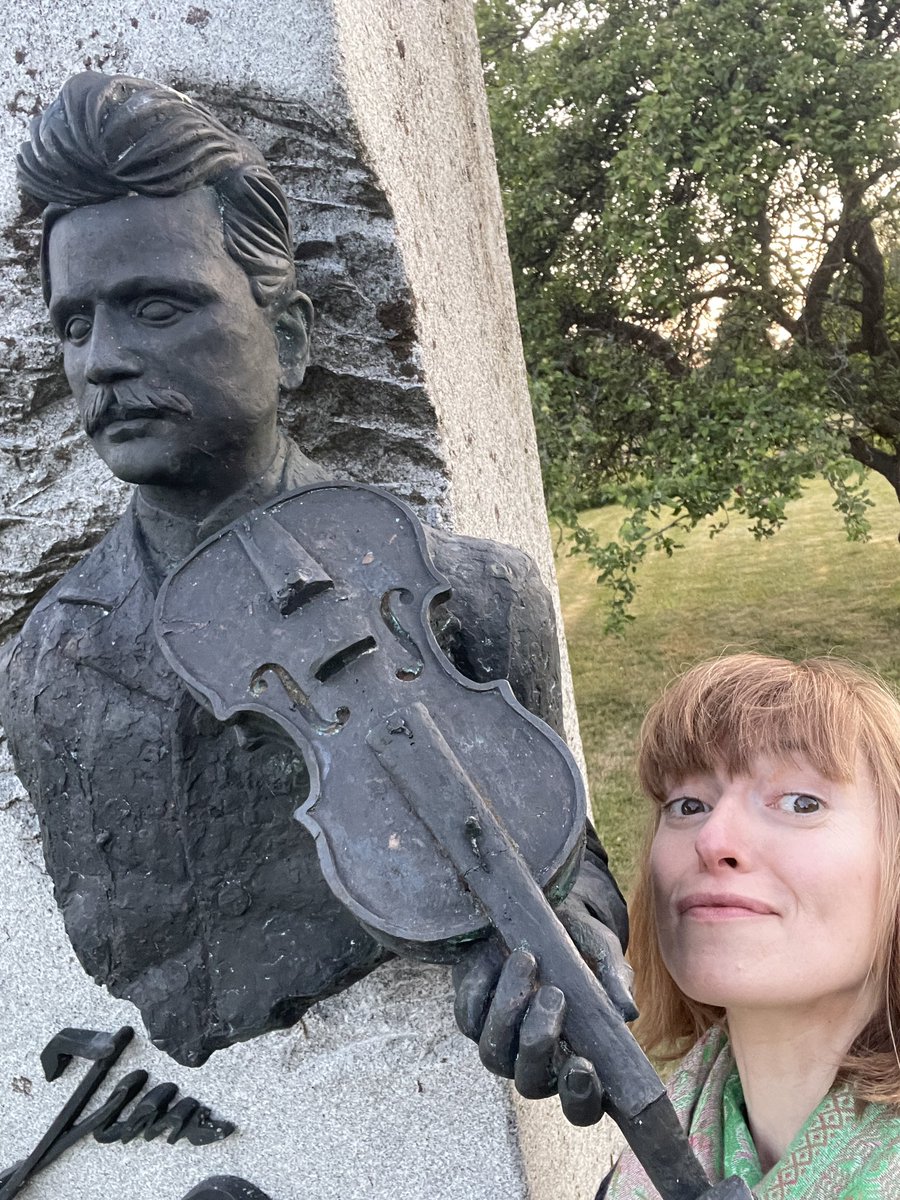 Happy birthday Sibelius!
En Glad Musikant on the advent calendar today! 😃
What a dude!
<a href="/JeanJCSibelius/">Jean Sibelius</a> <a href="/SibeliusOne/">Sibelius One</a> 
youtu.be/h3L_-kw9ETI