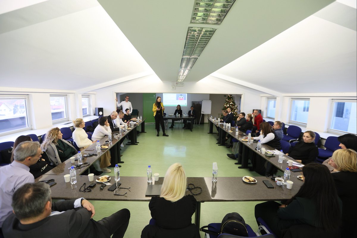 rccESAP's tweet photo. What better way to end the work week than spending it with our partners? The 2nd day of @rccint's #ESAP2 Study Visit to #SlovenianEmploymentService w/ #WesternBalkans PESs started at #Ljubljana Regional Office 👉presenting labor market data  &amp; active labor market policies. https://t.co/z8B4iZ0T2P
