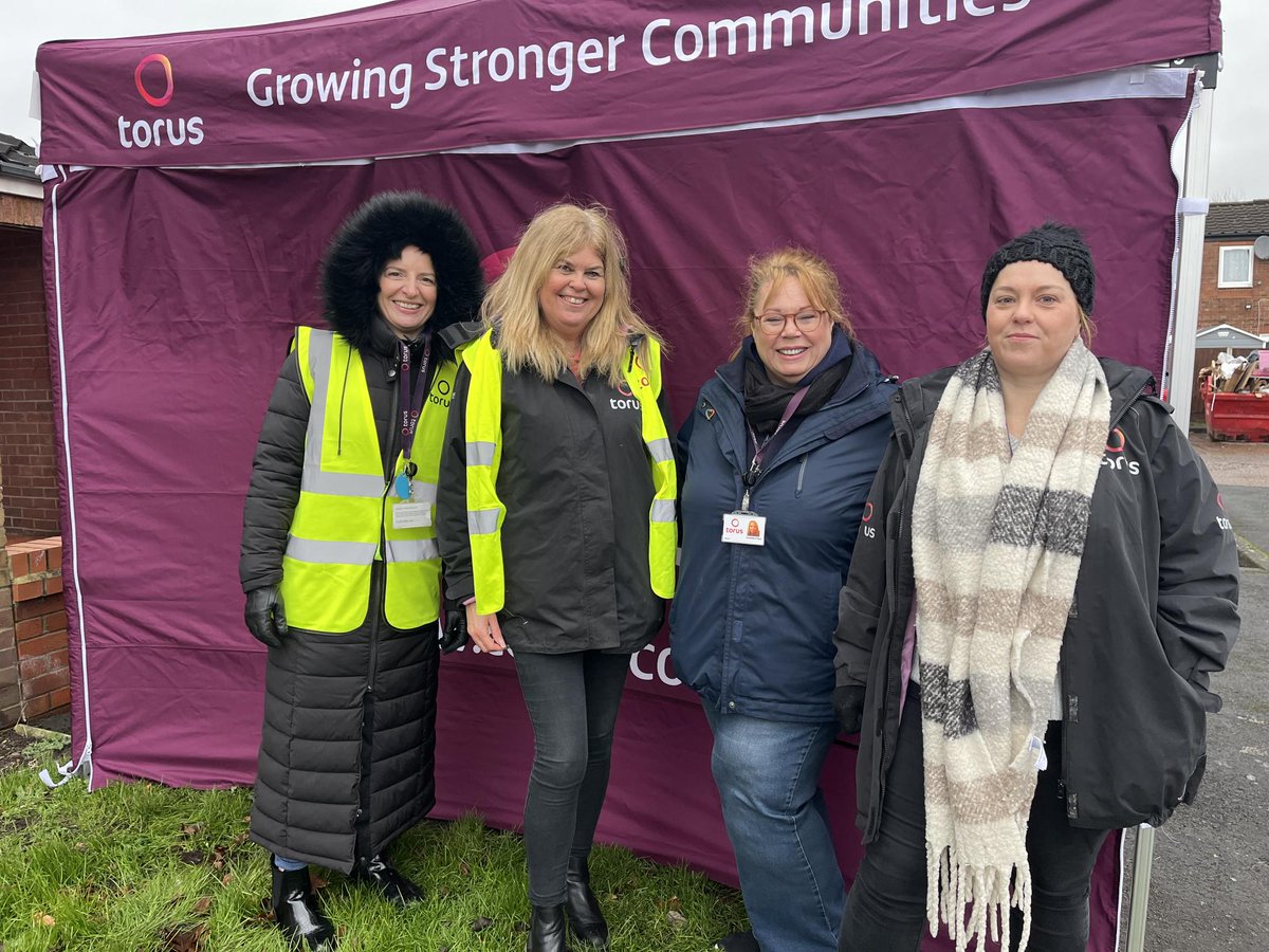 WeAreTorus's tweet photo. 🌧️☔Braving the weather at WATKIN ST, WA2 #IMPACTDAY! 🥶
Yesterday, teams from across @WeAreTorus & @HMSinfo joined @WarringtonBC #HealthyNeighbourhoods Team to listen to concerns, tackle rubbish and provide support.
https://t.co/5ZcX7tNc61
#ConnectingWithCustomers https://t.co/2UOn2wT73L