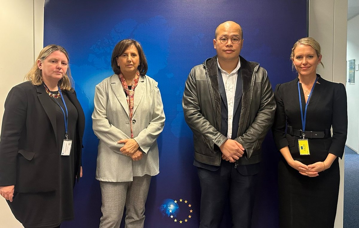 Yesterday Sebastien Lai met with @pampalonipaola @eu_eeas to discuss his father, #JimmyLai: imprisoned for three years in #HongKong for standing up for values the EU holds dear. Time is running out. We must act to #FreeJimmyLai. #DefendDemocracy #JournalismIsNotACrime