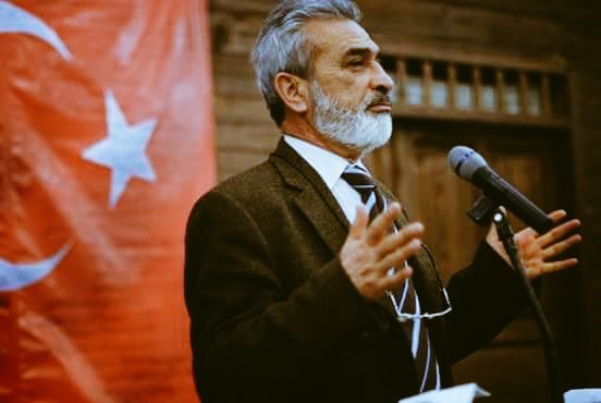 "İslamiyet, ahlâklı olan insana vurdumduymaz olmayı yasaklar."

İsmet Özel