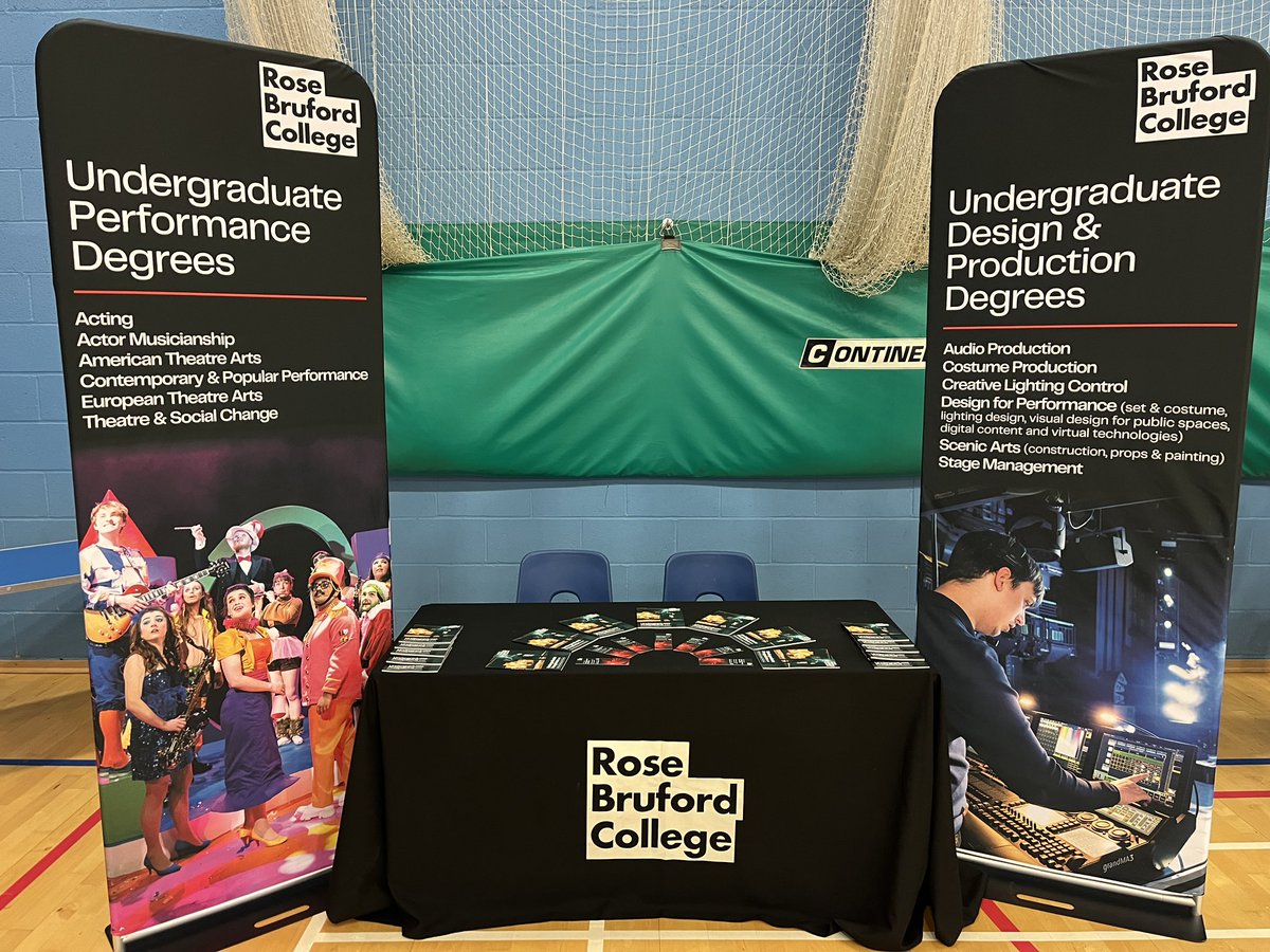 MattJCuff's tweet image. Back again at the Careers Fair game, this time at @KnoleAcademy !
@rosebruford @CLC_Bruford @MATYA_Bruford @RBC_BAAM #rosebruford #acting #creativelighting #lighting #sound #costume #actormusicianship #digitalcontent #courses #uni #stagemanagement