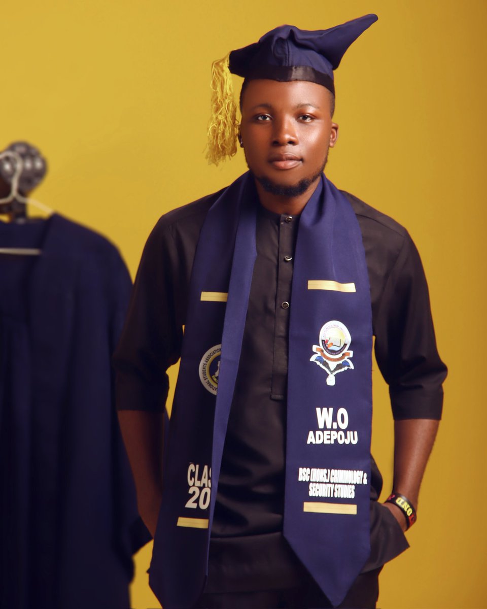 AdepojuWilliam4's tweet image. Introducing  ADEPOJU WILLIAMS OLAOLUWA, BSC(Hons.) Criminology and Security Studies, Faculty of the Social Sciences, Adekunle Ajasin University, Akungba Akoko, Ondo State.

Wearing my Cap, Gown, Cape, Sash with Pride. 

#AAUA 
#AAUAconvocation 
#ClassOf2021