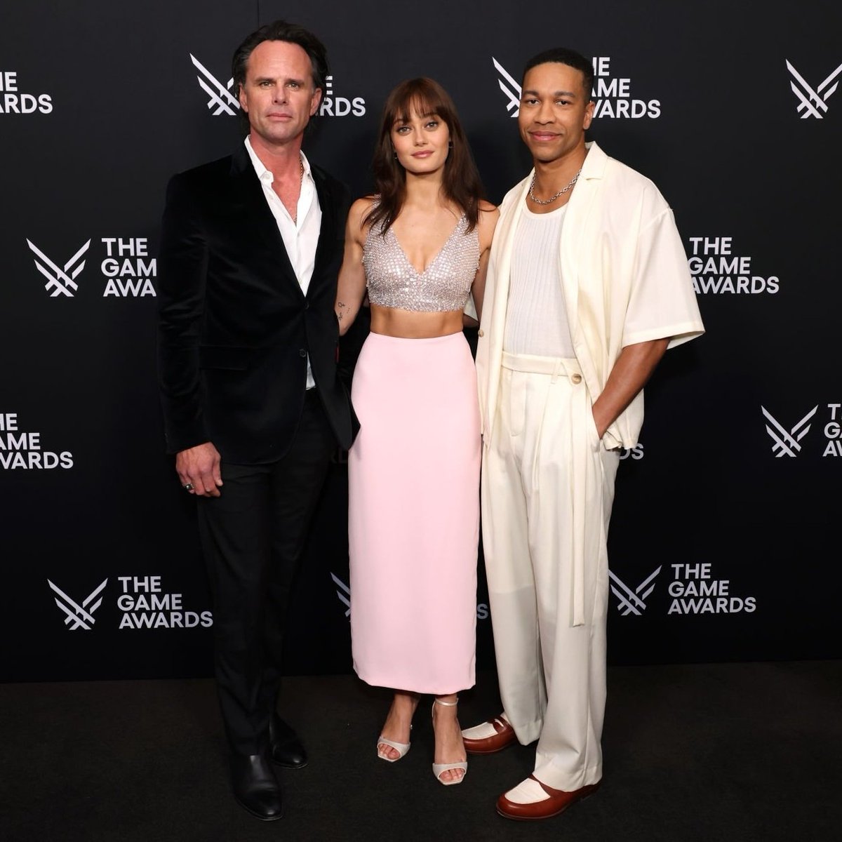 WaltonGFan's tweet image. Walton Goggins alongside Ella Purnell and Aaron Moten attended The Game Awards at the Peacock Theater in Los Angeles, CA (1/2)

🗓️ 12.07.2023 

#waltongoggins #ellapurnell #aaronmoten #genevarobertsondwort #fallout #falloutonprime