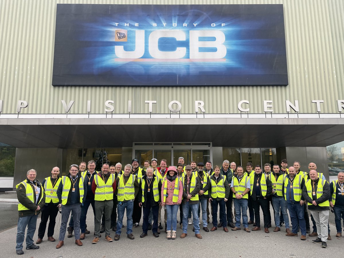 TGATurfandWater's tweet photo. Earlier this week members of the TGA gathered for our Autumn Meeting.

The event featured a tour of the @JCBmachines Factory, Member Presentations &amp; the Members' Meeting Dinner at St George's Park, where members had a little look at the pitches the following day. https://t.co/8PBpmJgjFT