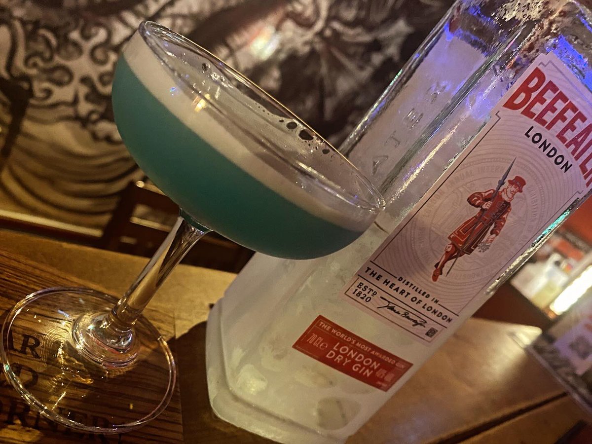 #bluelady #ブルーレディに紅いバラ #blue #coctails #mixeddrinks  #bar #大阪bar #西成区　#天下茶屋　#gin #ジンベースカクテル