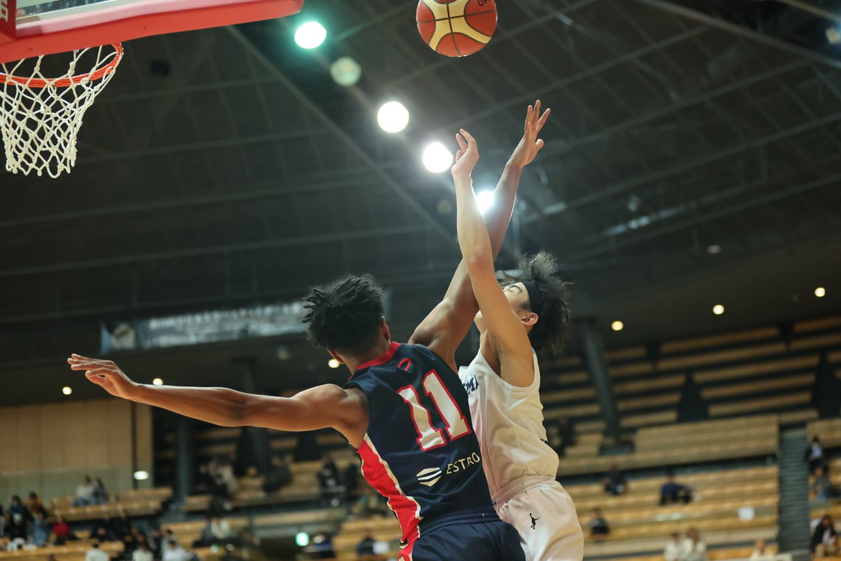 univas1's tweet photo. 【12/7 男子試合結果】
広島大学 vs 中央大学👑
68-92

UNIVAS公式インスタグラムでも試合写真を投稿中🔥
🔗https://t.co/PTzCTKMWOh

#インカレ見るならUNIVAS 
#日本で1番アツくなれ 
#大学バスケ #大学日本一決定戦 https://t.co/sXHBOA1RBR
